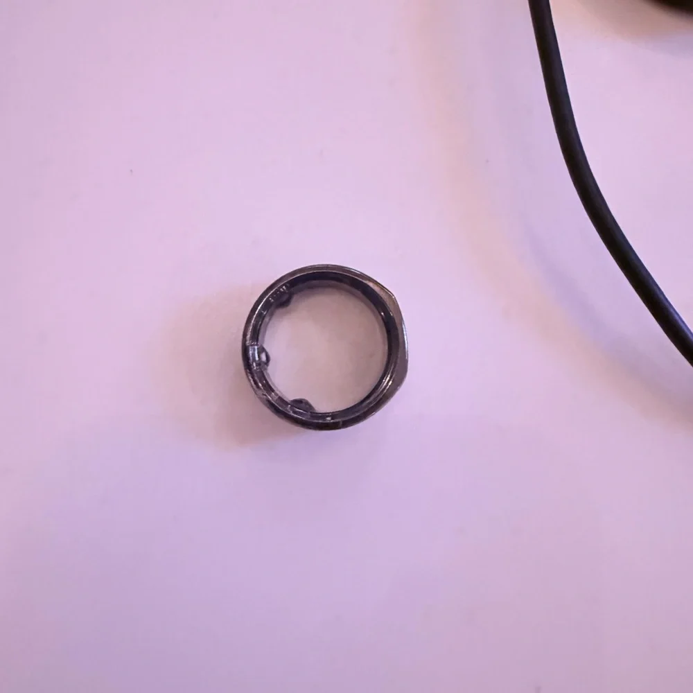 Oura Black Smart Ring with charger